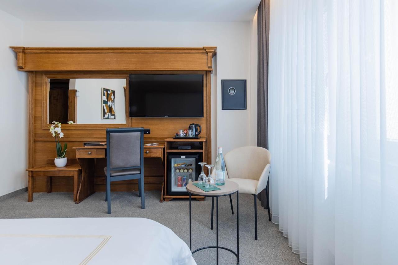 Hotel Afa Pristina Kültér fotó