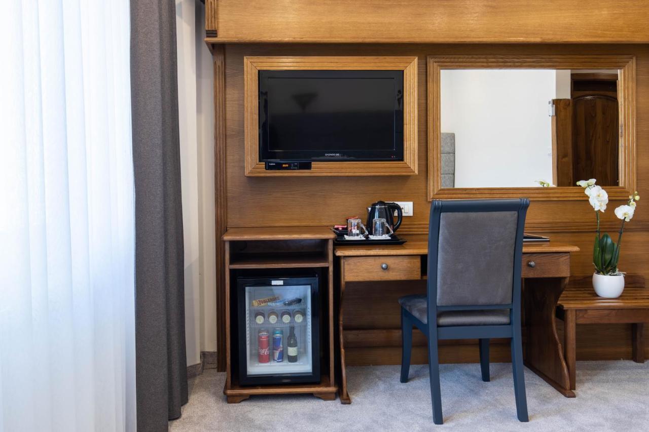 Hotel Afa Pristina Kültér fotó