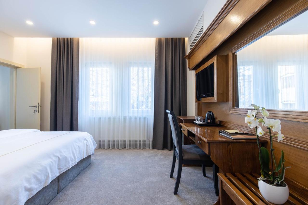 Hotel Afa Pristina Kültér fotó