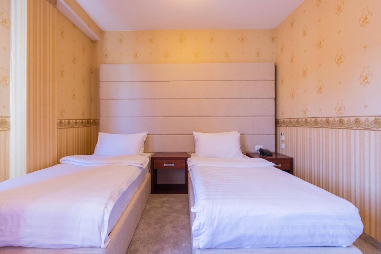 Hotel Afa Pristina Kültér fotó