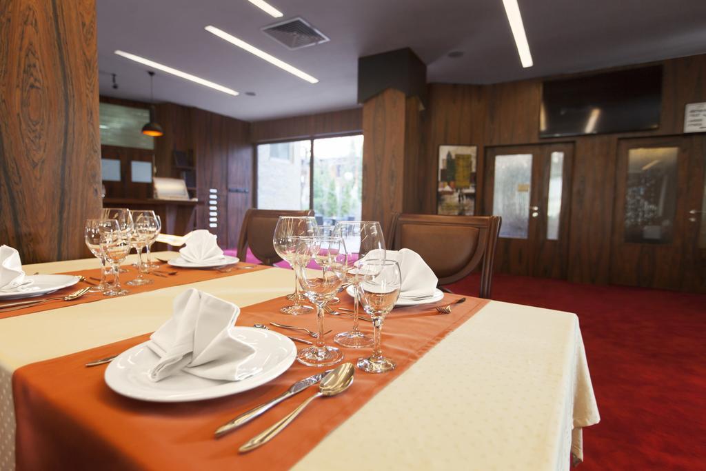 Hotel Afa Pristina Kültér fotó